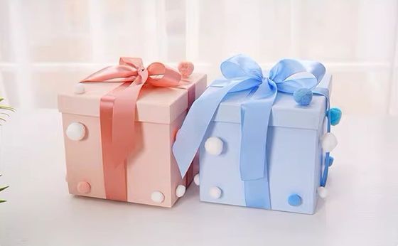 Custom-made Colorful World-Cover Garment Carton with Magnetic Closure and Paper Board
