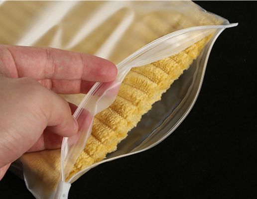Eco-friendly Zip Lock and Bag With Valve for Customized Printed Packaging Tshirt Clothes